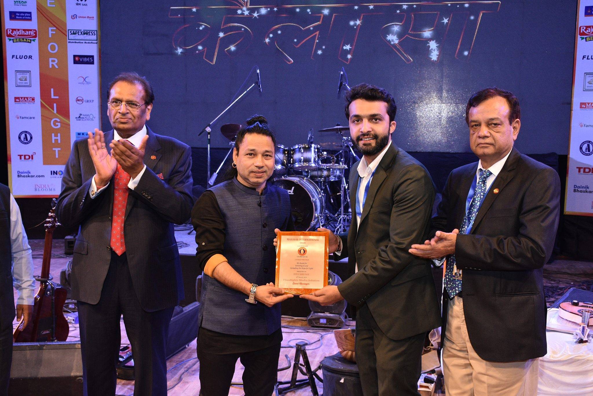 Best Digital Marketing or PR agency Awarded By Kailash Kher _Floodlightz