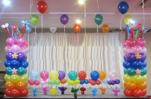 colorful-balloon-decoration-at-dohera-hotel1