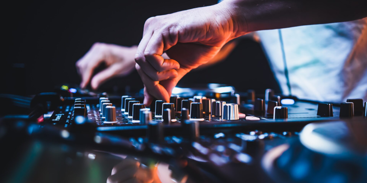 DJ For Events: The Pulse Of Your Celebration​