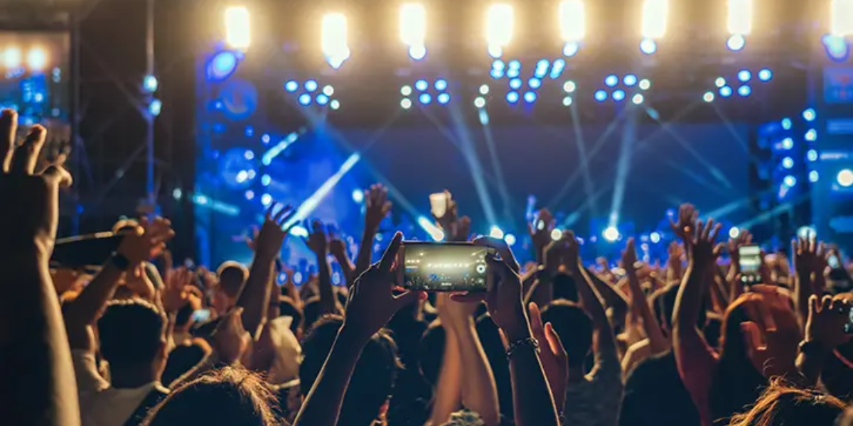 Ultimate Guide To Entertainment For Events, Venues, Decor & Hostesses