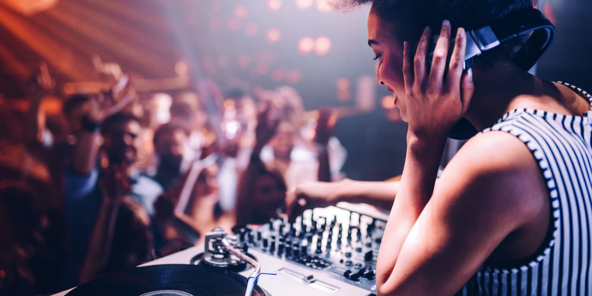 DJ For Events: Setting The Vibe Right