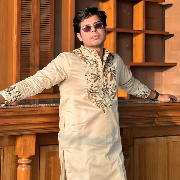 Anchor Rakesh