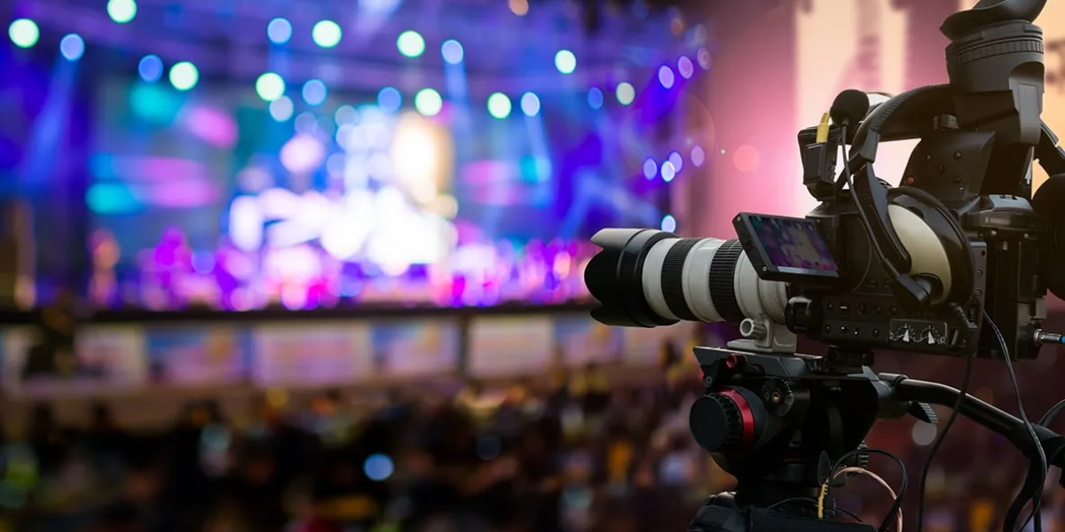 Experienced Photographer Team_Floodlightz