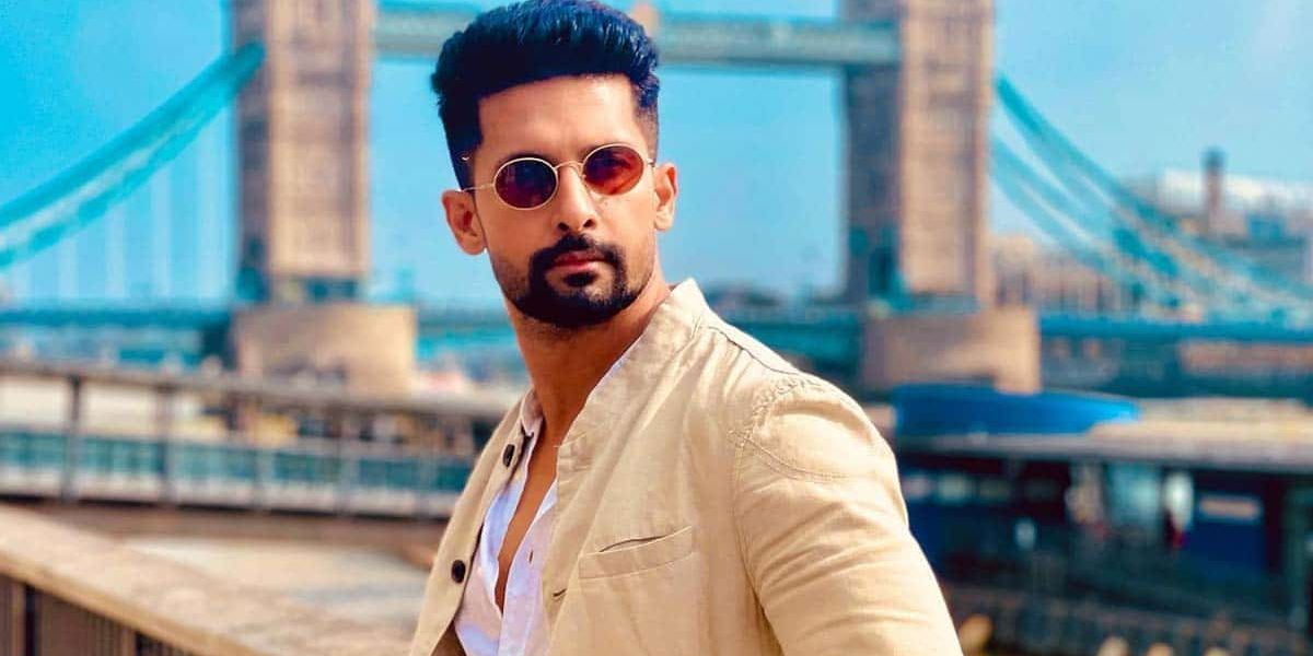 Ravie Dubey_Celebrity Anchor