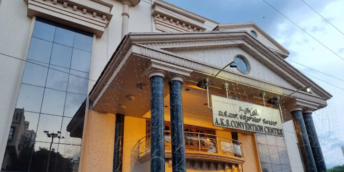 Hostess For AKS Convention Centre | Smart, Polished & Event-Ready