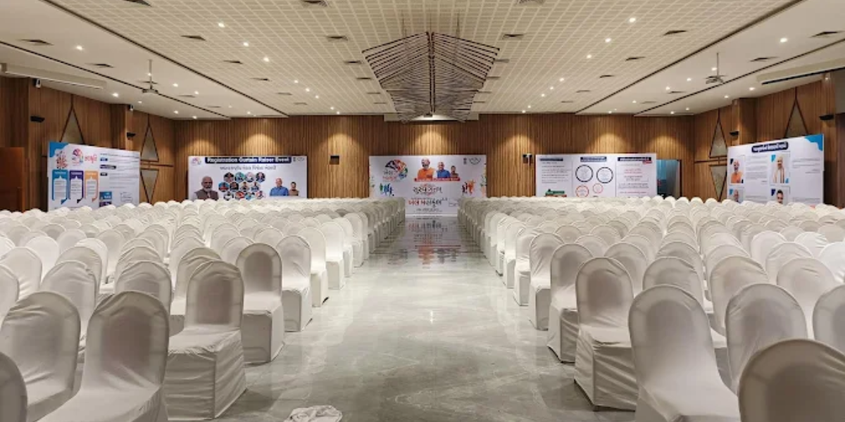 Hire Manpower For Exhibition In Ahmedabad | Hostesses, Models, Promoters & More