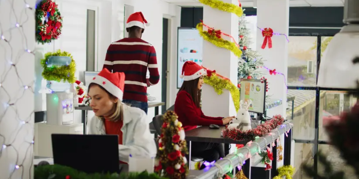 How Christmas Decorators Near Me Can Save You Time & Stress