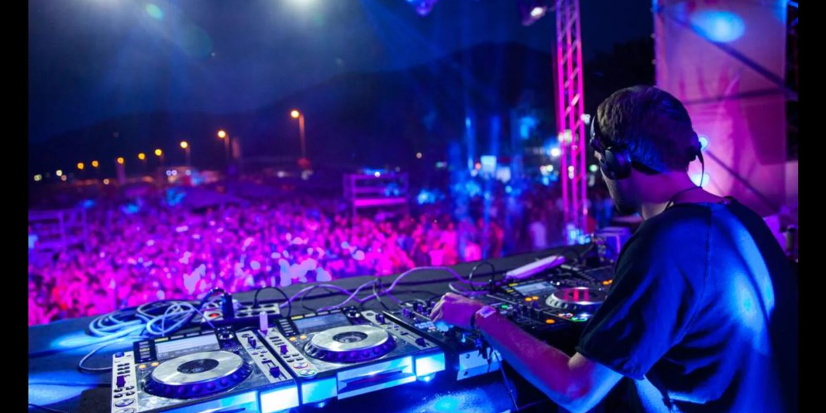 Live Music Bands & Entertainment for Your New Year Eve