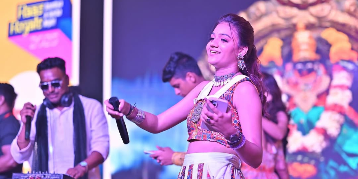 Qualities Of The Best Emcee In Mumbai_Floodlightz_Events