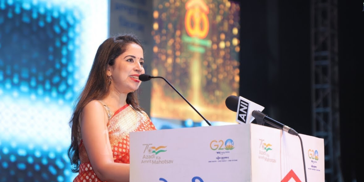 Experience The Magic With A Professional Anchor In Delhi