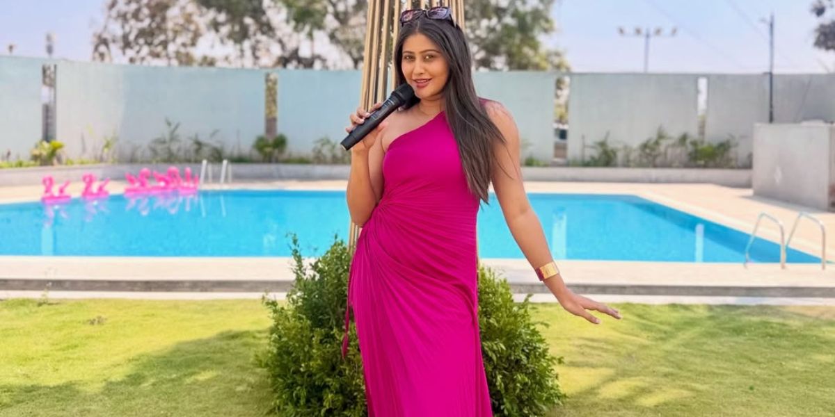 Female Anchors in Bangalore: Anchor Sanjana for Every Occasion_floodlightz_eventz