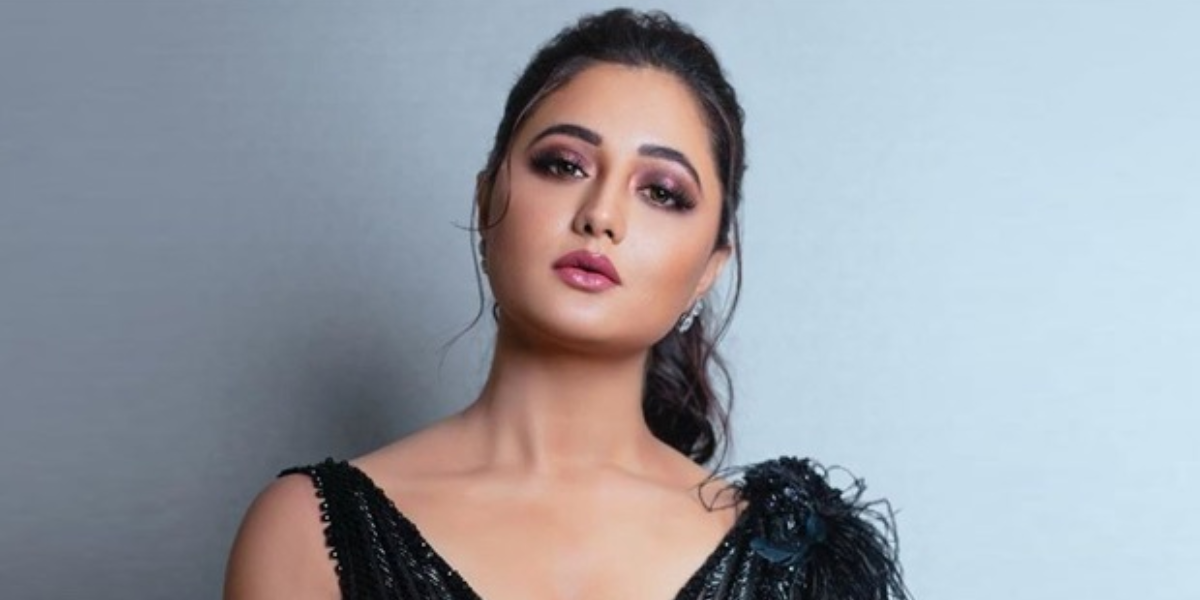 Benefits Of Hiring Top Artist Management Companies_Floodlightz_Eventz