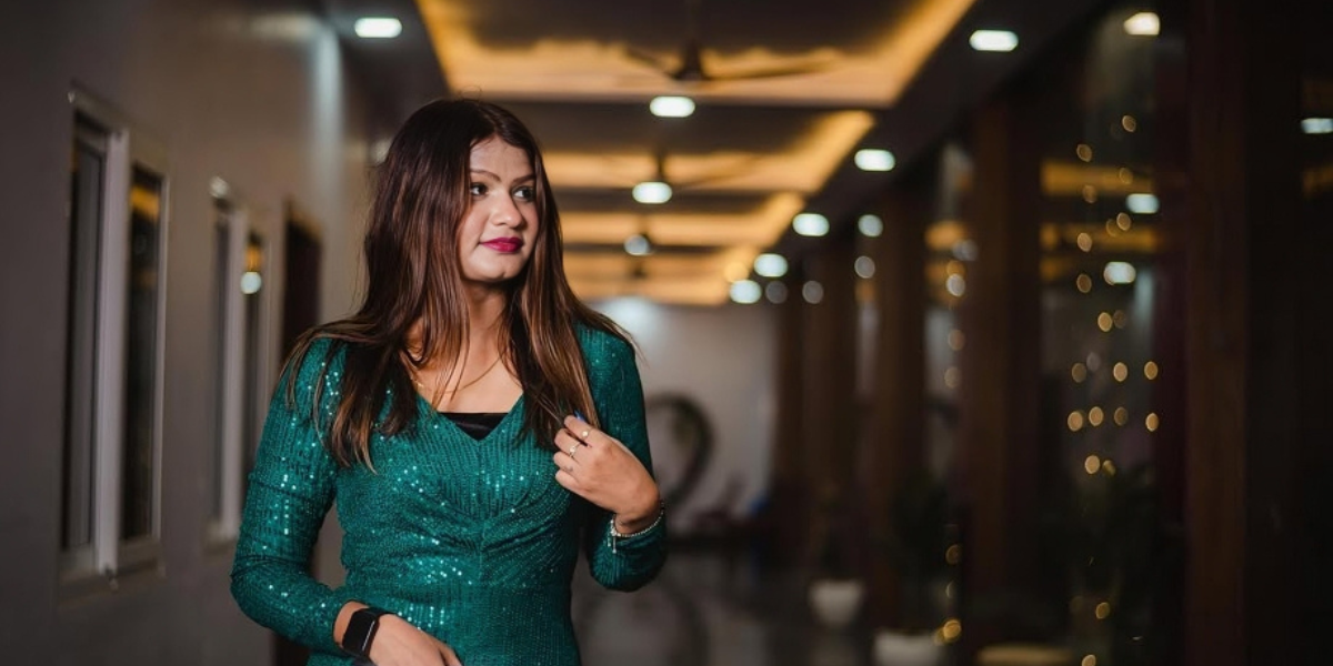 Leading Female Anchor In Lucknow With Style & Confidence_floodlightz_Eventz