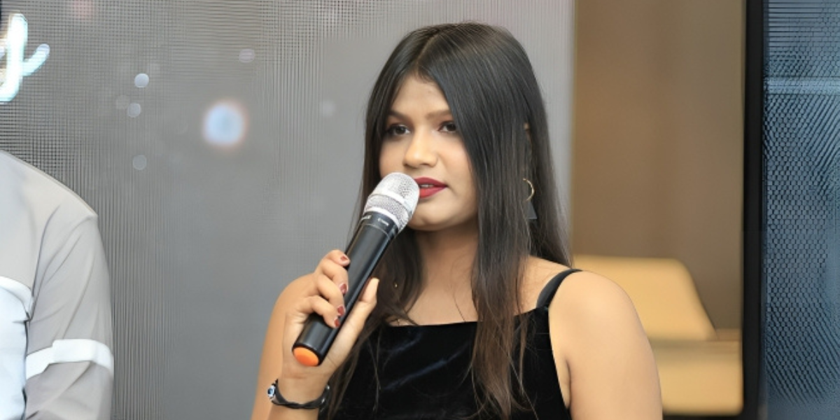 Anchor For Haldi Function – Fun Meets Tradition_floodlightz_Eventz