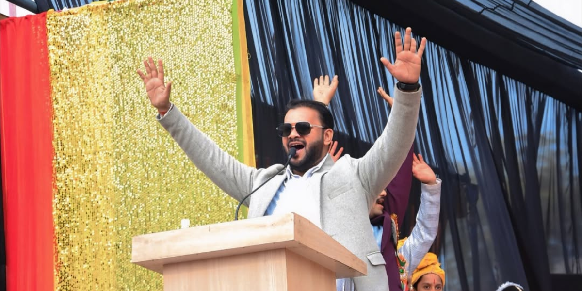 Leading male Anchor In Lucknow – A Versatile Hosting Approach _floodlightz_Eventz