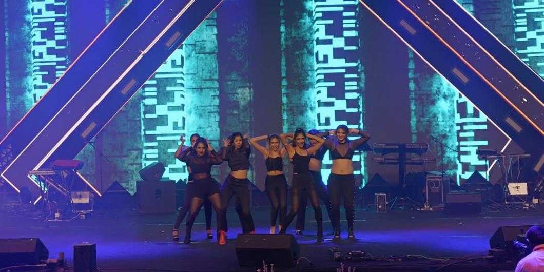 Dance Troupe For Events_floodlightz_eventz