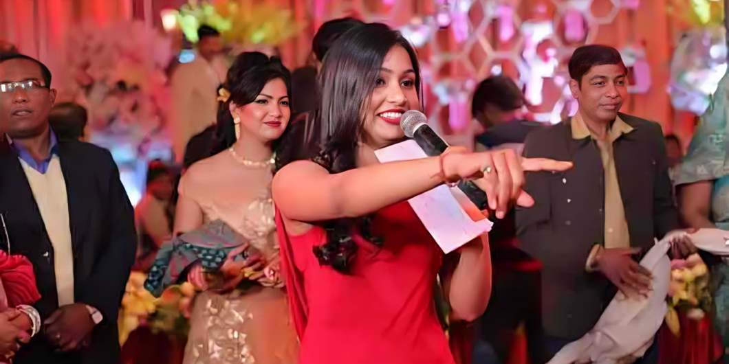 The Role Of A Female Anchor In Weddings_Floodlightz_