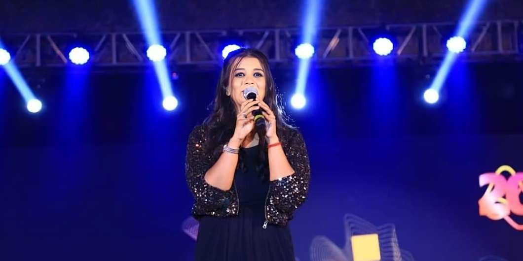Top Female Emcee In Bangalore For Weddings & Professional Emcee For Events Guide_Floodlightz Event_