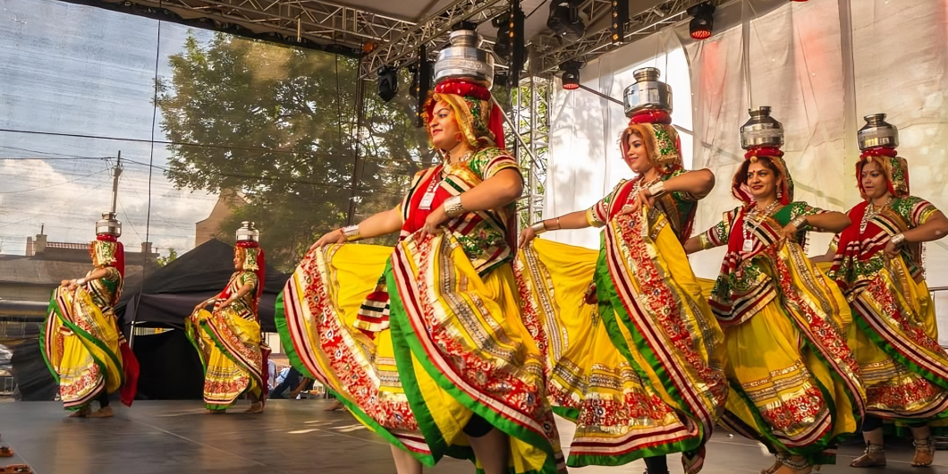 Female Dance Troupe For Mesmerizing Performances_Floodlightz Events_
