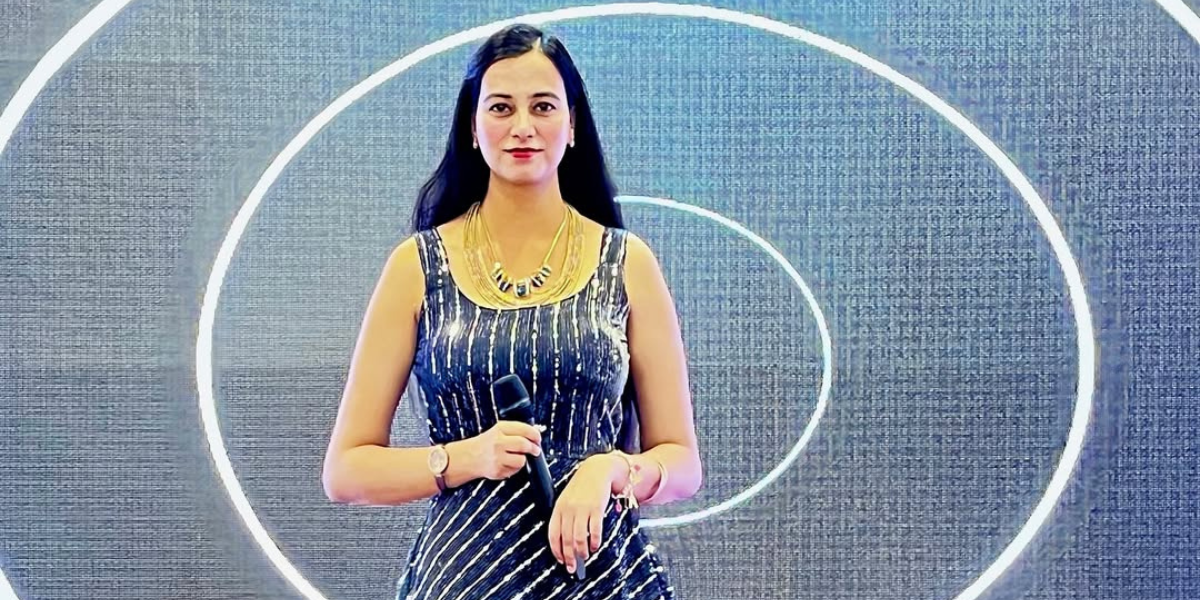 Anchor Aditi – Powerhouse Of Live Hosting & Media Excellence : Floodlightz Eventz