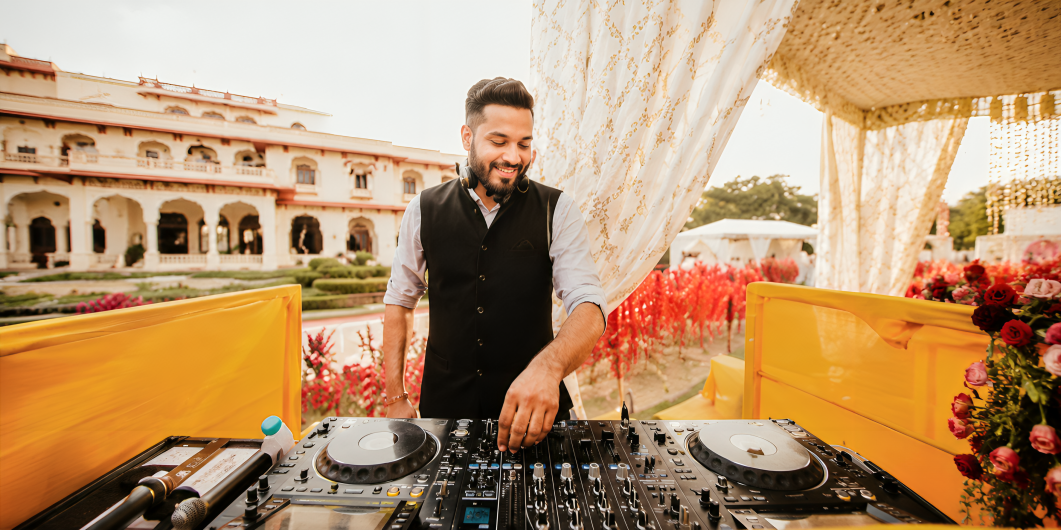 Entertainment Services For Every Celebration_Floodlightz Events_